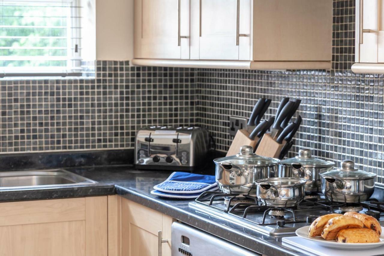 4 Bed Home, Driveway Parking Ideally Located In Latchford, Warrington - Executive St Marys House 外观 照片