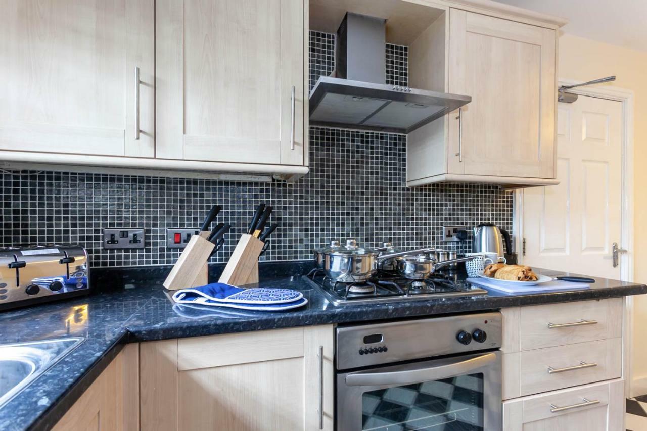 4 Bed Home, Driveway Parking Ideally Located In Latchford, Warrington - Executive St Marys House 外观 照片
