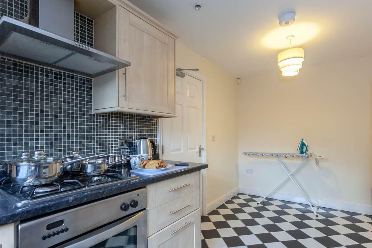 4 Bed Home, Driveway Parking Ideally Located In Latchford, Warrington - Executive St Marys House 外观 照片