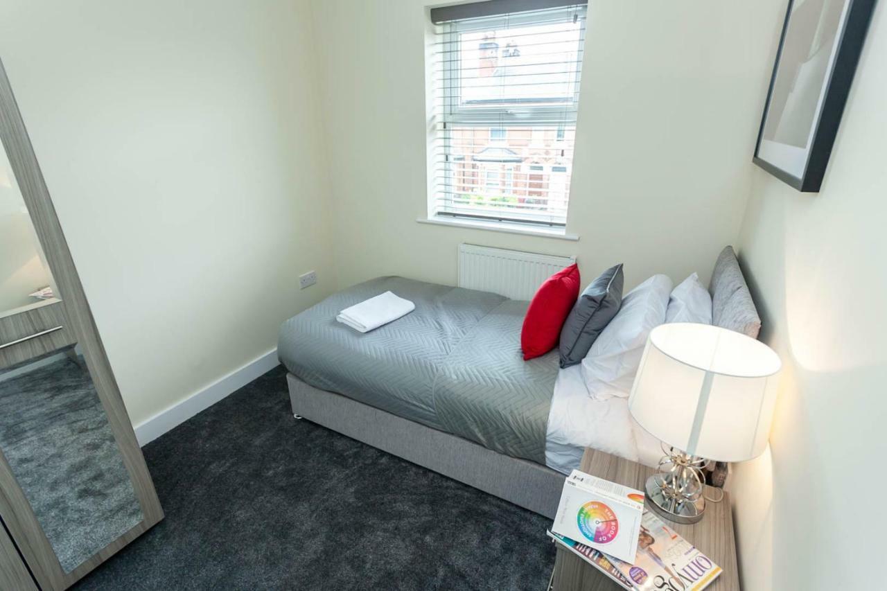 4 Bed Home, Driveway Parking Ideally Located In Latchford, Warrington - Executive St Marys House 外观 照片