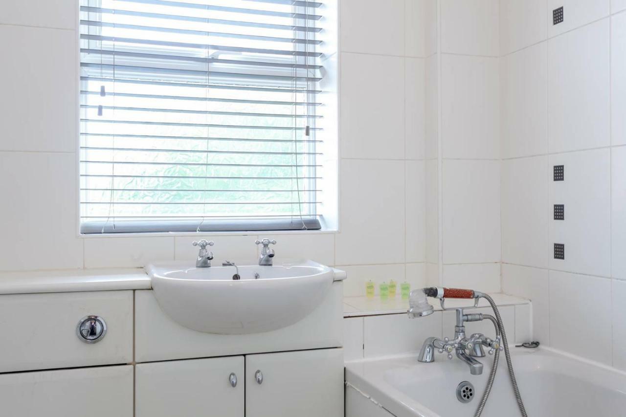 4 Bed Home, Driveway Parking Ideally Located In Latchford, Warrington - Executive St Marys House 外观 照片